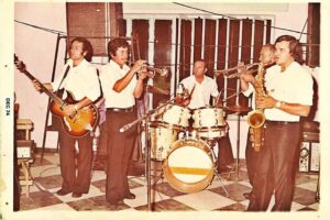 Los Latinos